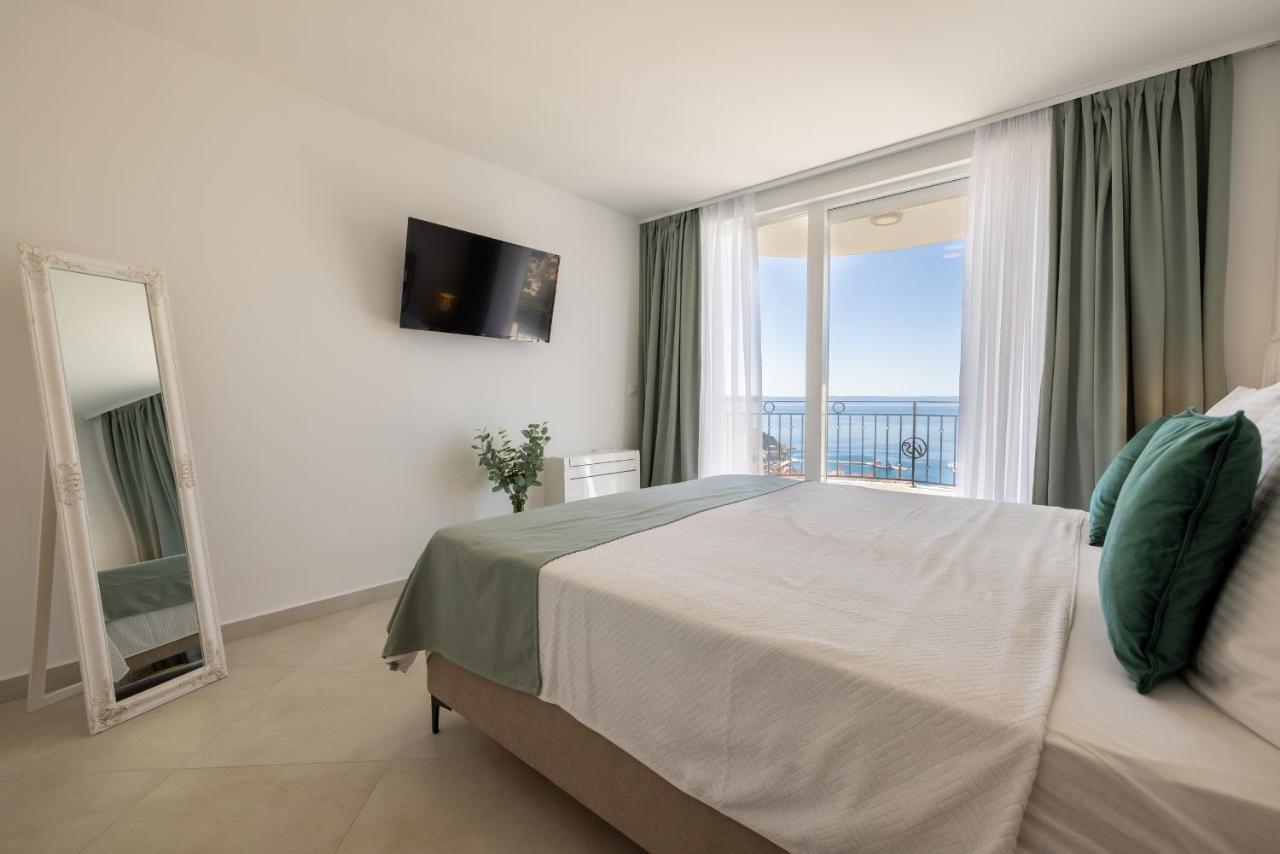 Villa Smaragd - Lapis - Luxury Apartment With Shared Pool Makarska Bagian luar foto