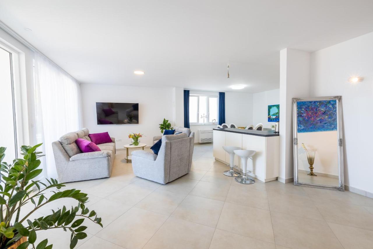 Villa Smaragd - Lapis - Luxury Apartment With Shared Pool Makarska Bagian luar foto