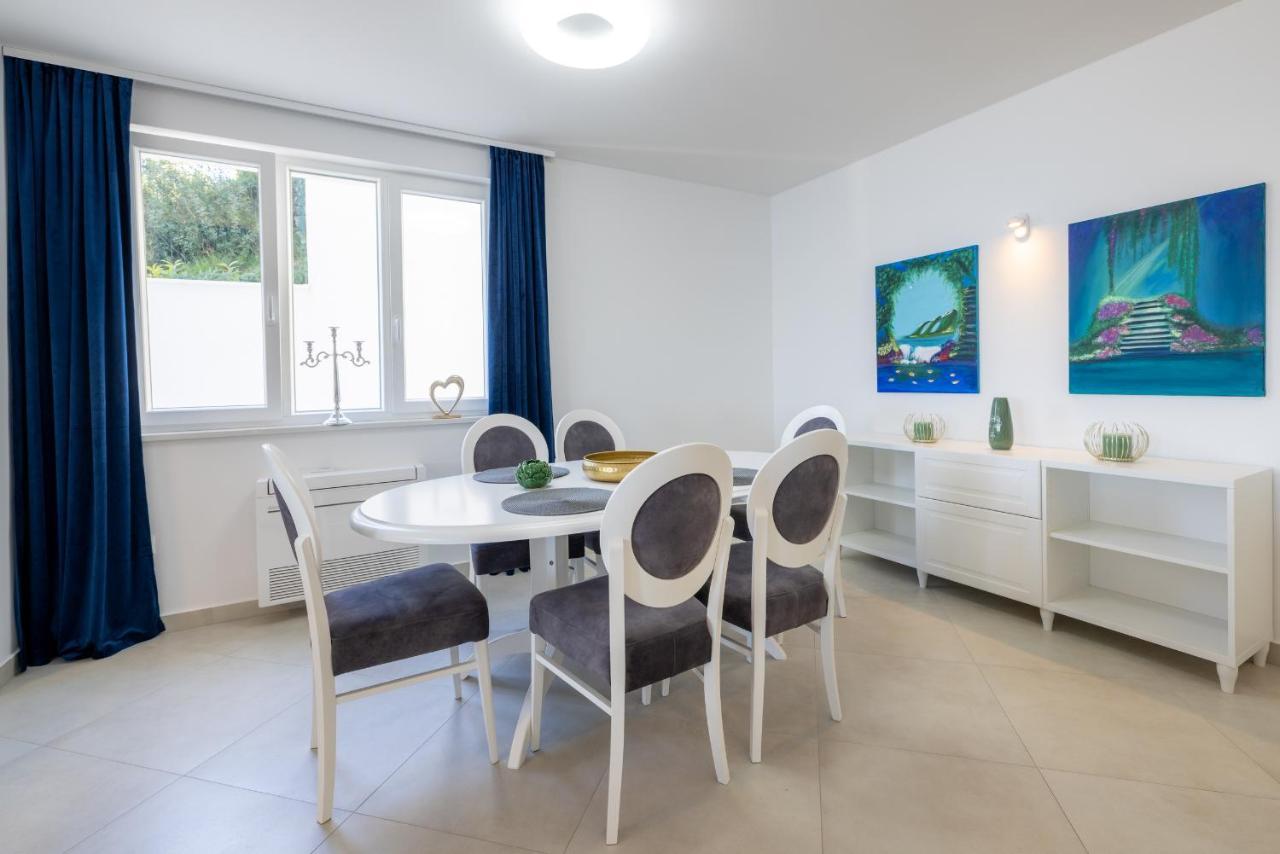 Villa Smaragd - Lapis - Luxury Apartment With Shared Pool Makarska Bagian luar foto