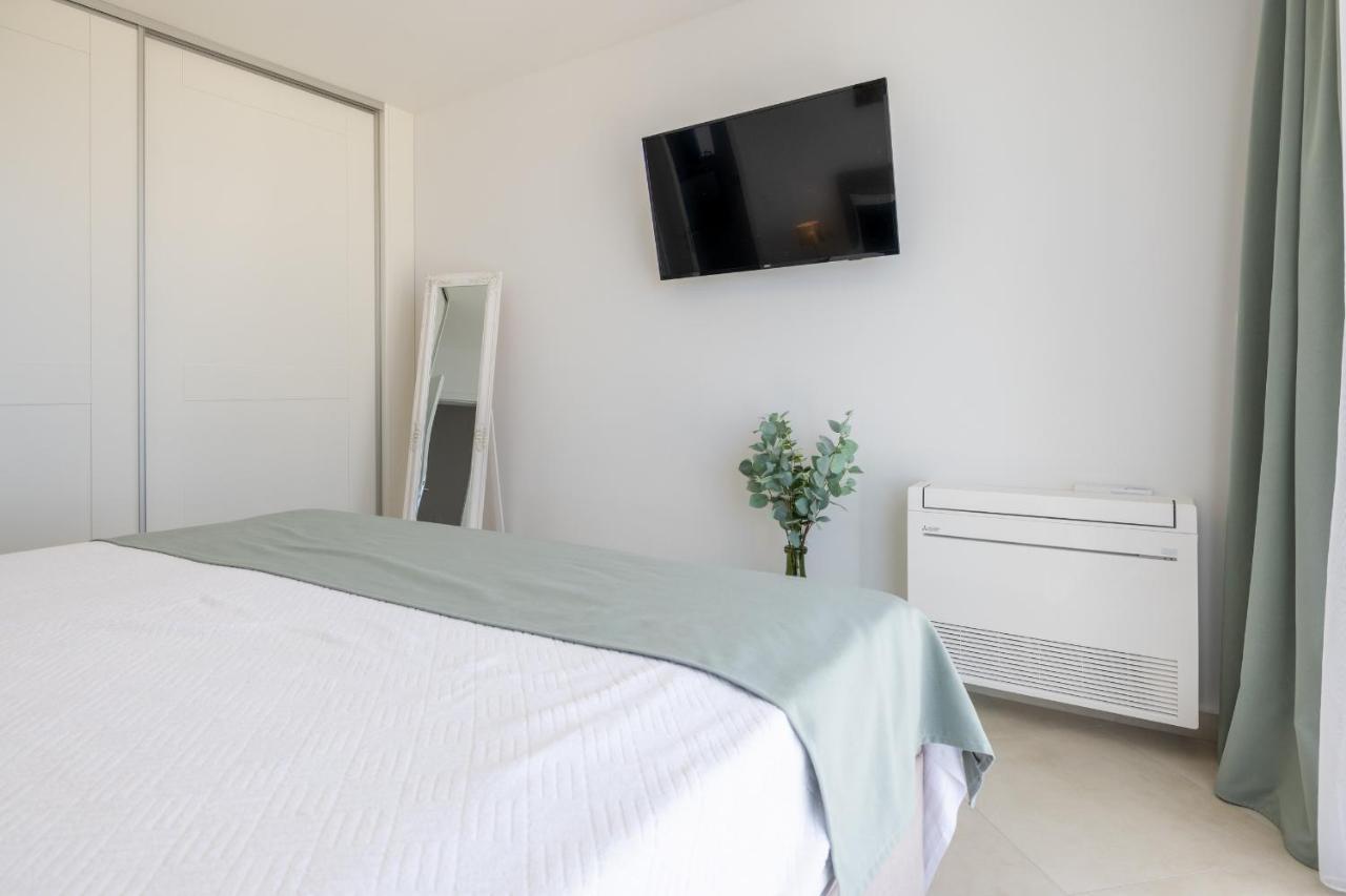 Villa Smaragd - Lapis - Luxury Apartment With Shared Pool Makarska Bagian luar foto