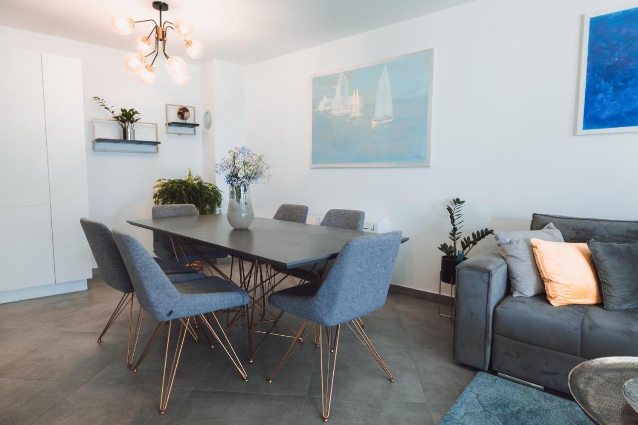 Villa Smaragd - Lapis - Luxury Apartment With Shared Pool Makarska Bagian luar foto