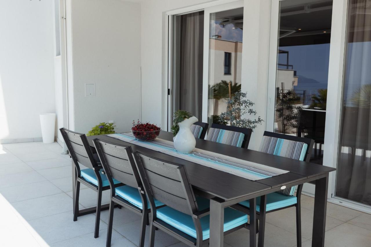 Villa Smaragd - Lapis - Luxury Apartment With Shared Pool Makarska Bagian luar foto