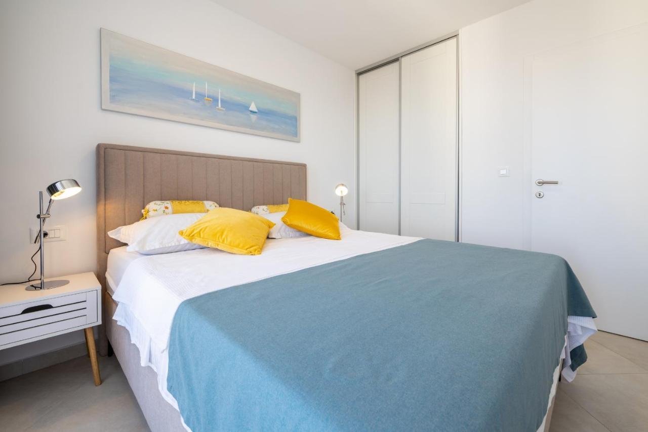 Villa Smaragd - Lapis - Luxury Apartment With Shared Pool Makarska Bagian luar foto
