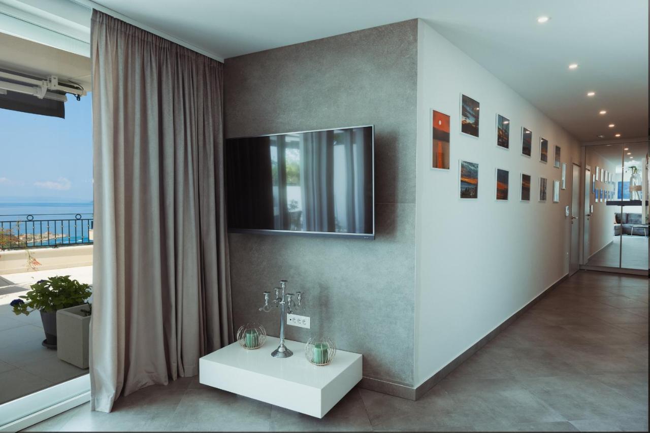 Villa Smaragd - Lapis - Luxury Apartment With Shared Pool Makarska Bagian luar foto