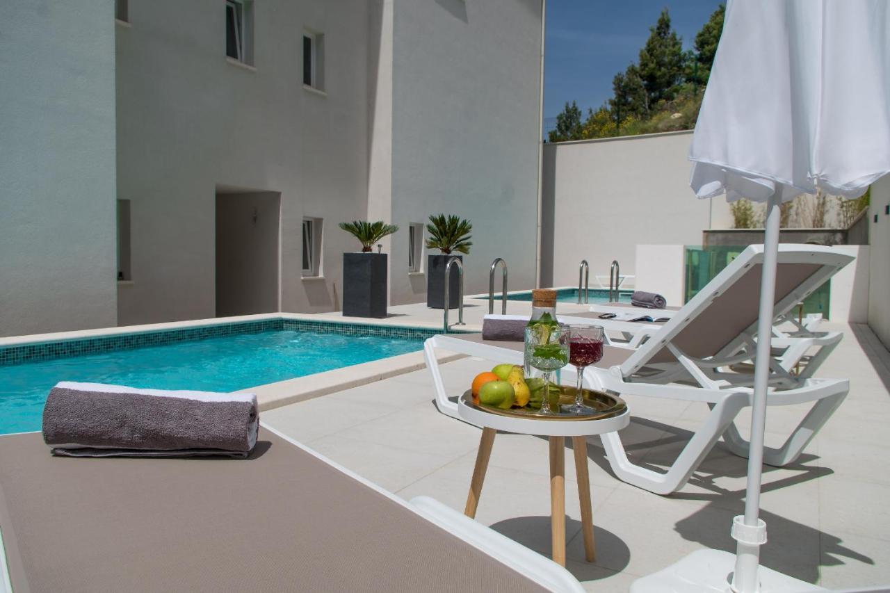 Villa Smaragd - Lapis - Luxury Apartment With Shared Pool Makarska Bagian luar foto