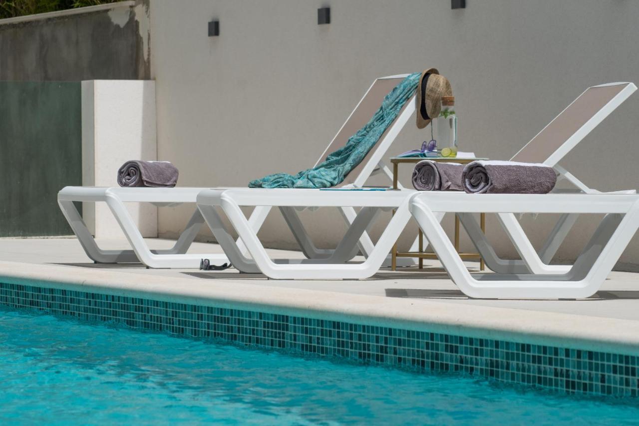 Villa Smaragd - Lapis - Luxury Apartment With Shared Pool Makarska Bagian luar foto
