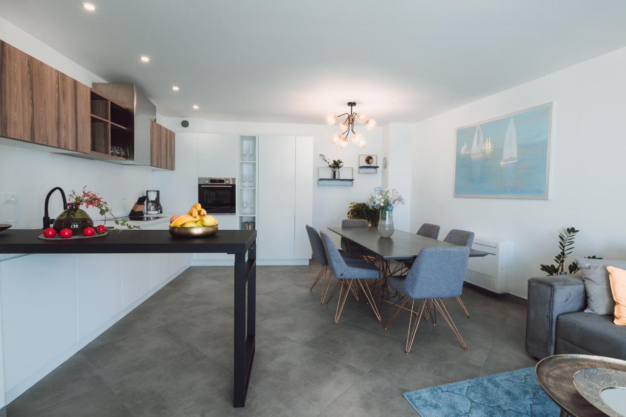 Villa Smaragd - Lapis - Luxury Apartment With Shared Pool Makarska Bagian luar foto