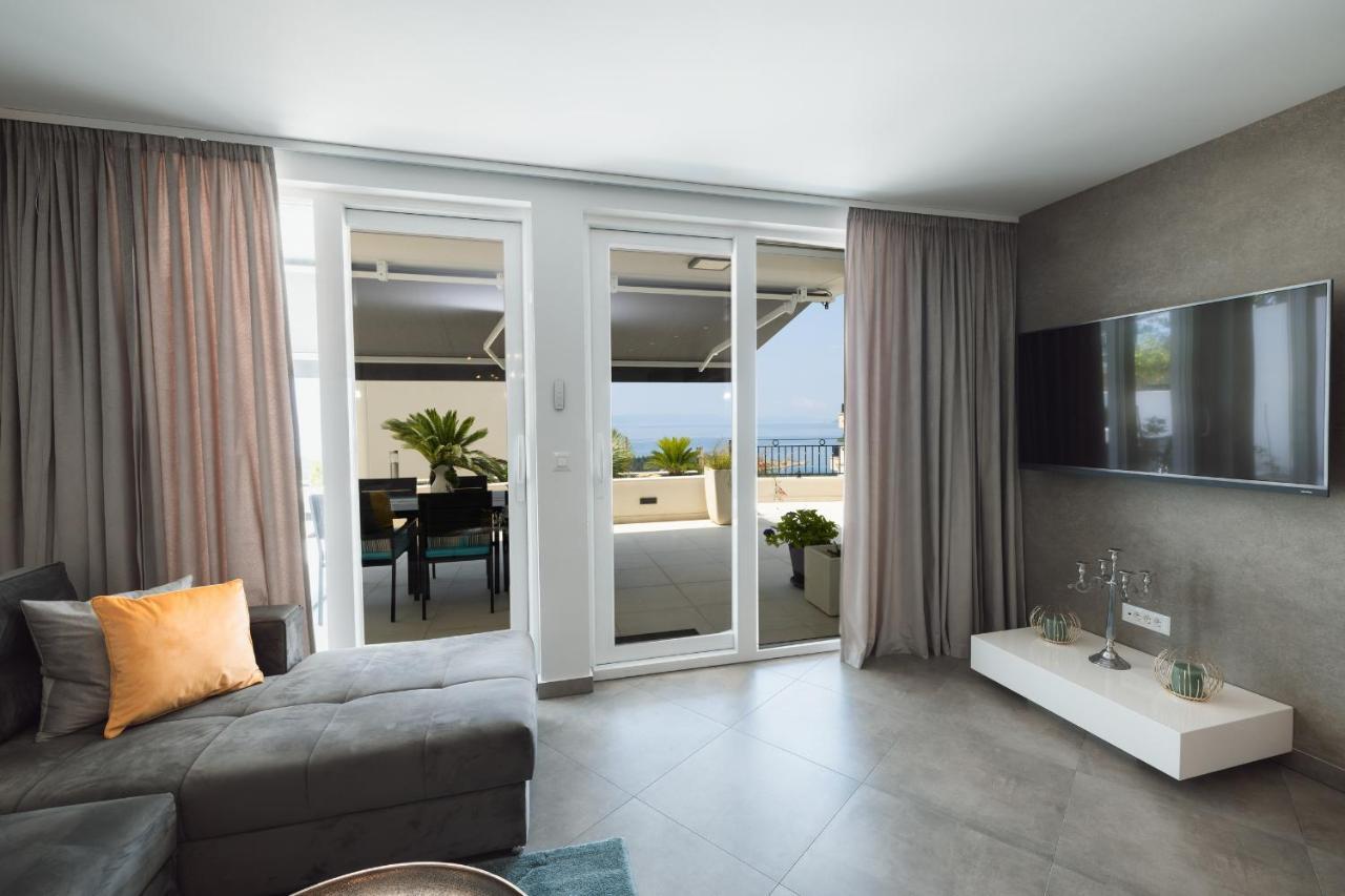 Villa Smaragd - Lapis - Luxury Apartment With Shared Pool Makarska Bagian luar foto