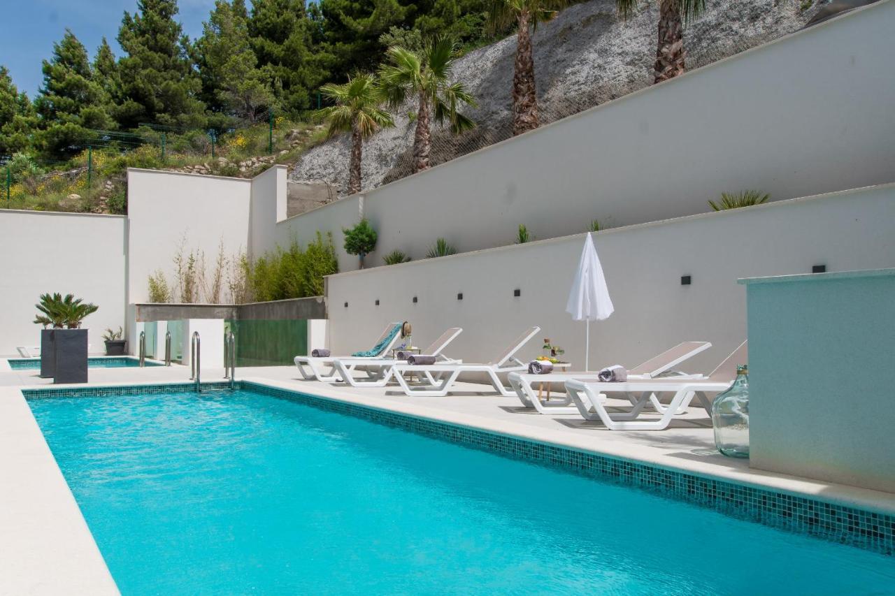 Villa Smaragd - Lapis - Luxury Apartment With Shared Pool Makarska Bagian luar foto